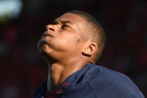 美高梅中国官网-法国杯比赛中惊人的勺子点球引发门将愤怒