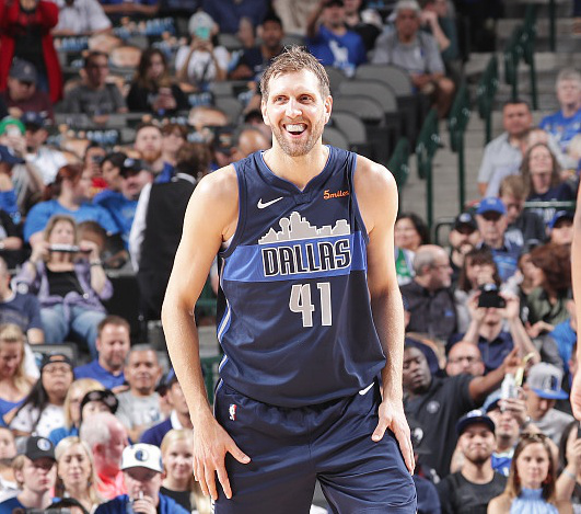 埃因霍温训练开放日；集结日外线爆发引欢呼；NBA常规赛在即；心理建设被强调