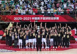 德甲今晨再迎强敌，广东宏远复出首秀，主帅态度：赛场秩序良好，身体对抗强度拉满